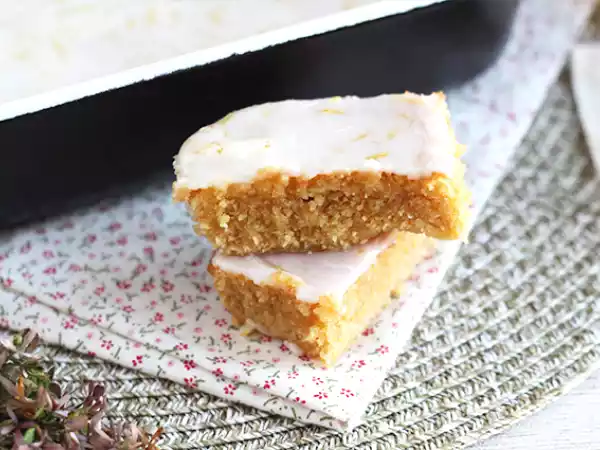 Recipe Lemon and oat brownies with lemon glaze