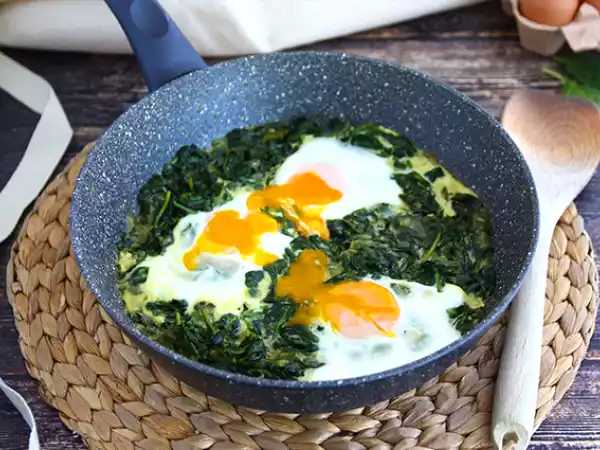 Recipe Creamed spinach with eggs