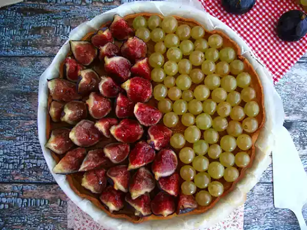 Recipe Fig and grape tart