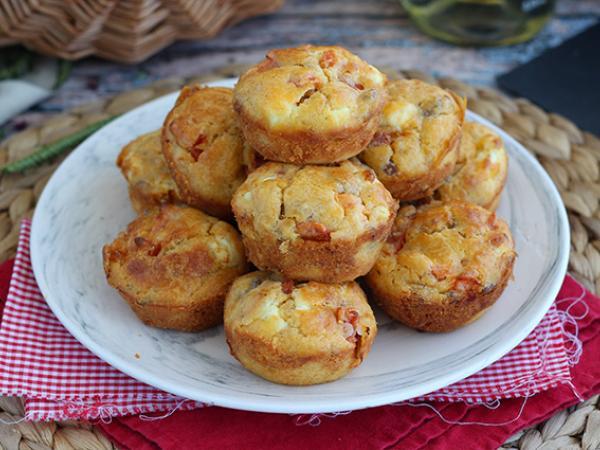 Recipe Tuna tomato and feta muffins