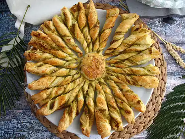Recipe Flaky pesto star bread