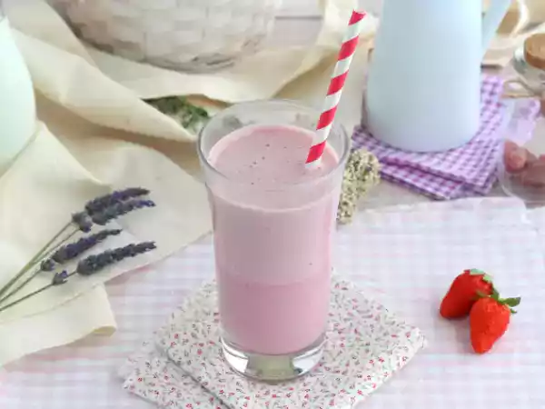 Recipe Raspberry and strawberry milkshake