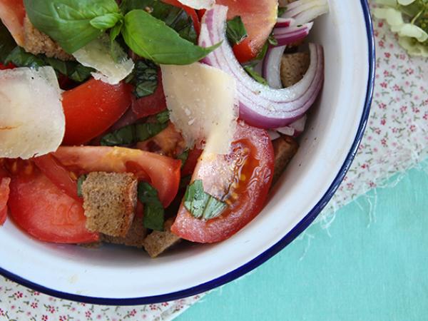 Recipe Panzanella salad - italian salad