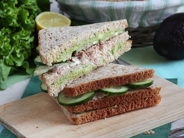 Recipe Club sandwich with tuna and avocado