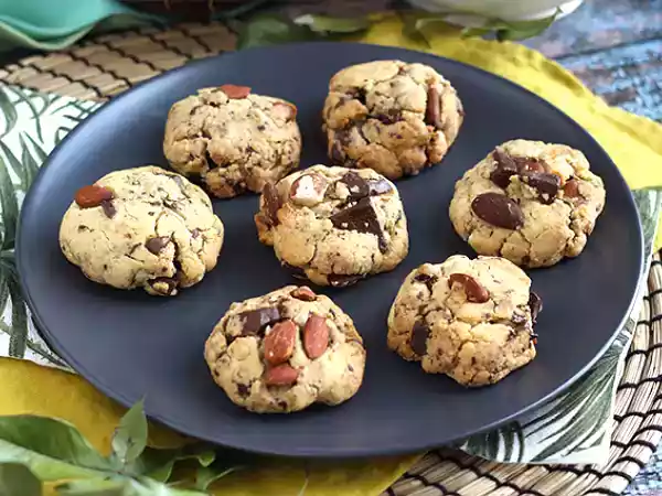 Recipe Chocolate, peanut and almond cookies