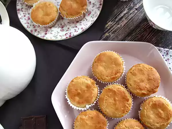 Recipe Vegan gluten-free chocolate-centered muffins