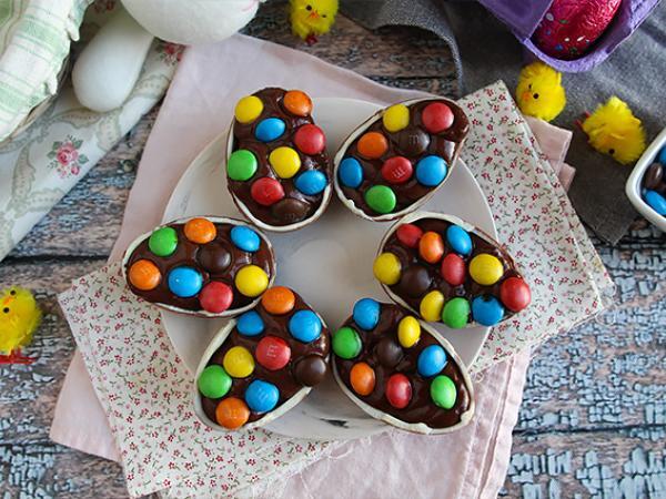 Recipe Chocolate easter eggs stuffed with chocolate custard and topped with m&m's