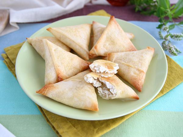 Recipe Goat cheese and honey samosas