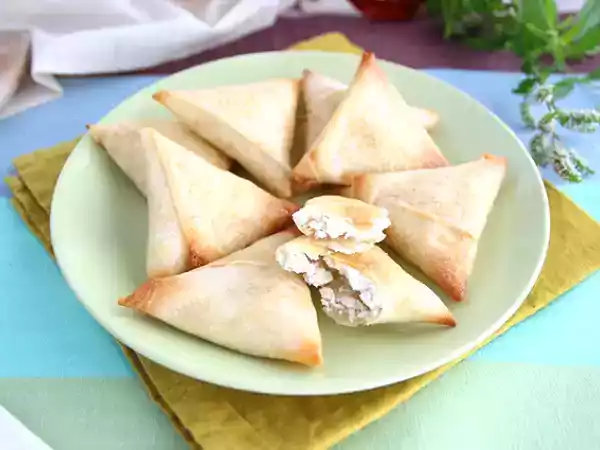 Recipe Goat cheese and honey samosas