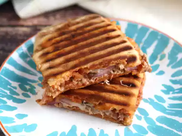 Recipe Tuna, tomato, and capers panini