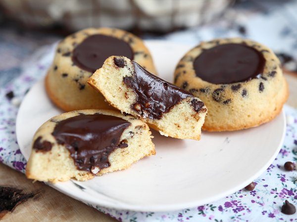 Recipe Chocolate tiger financiers with a crunchy ganache