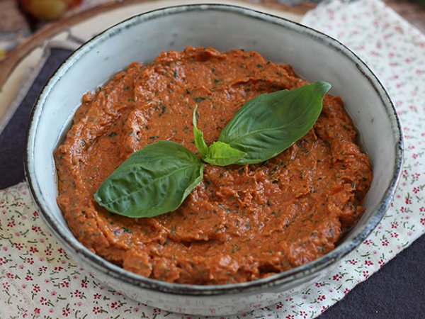 Recipe Sun dried tomato and basil dip