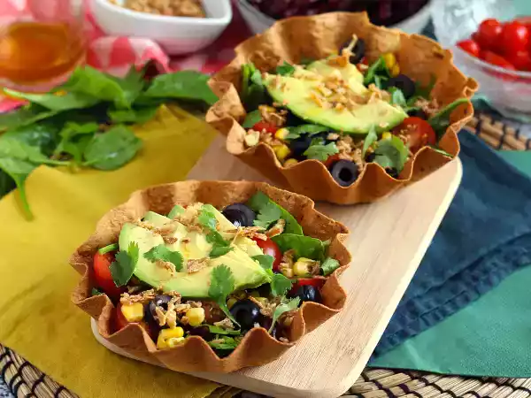 Recipe How to make tortilla bowls? easy salad without dishes!