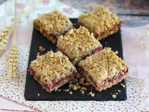 Recipe Delicious raspberry crumble cake, crunchy and melting