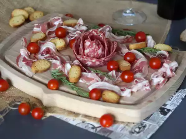 Recipe How to make a charcuterie board? rose folding with salami!