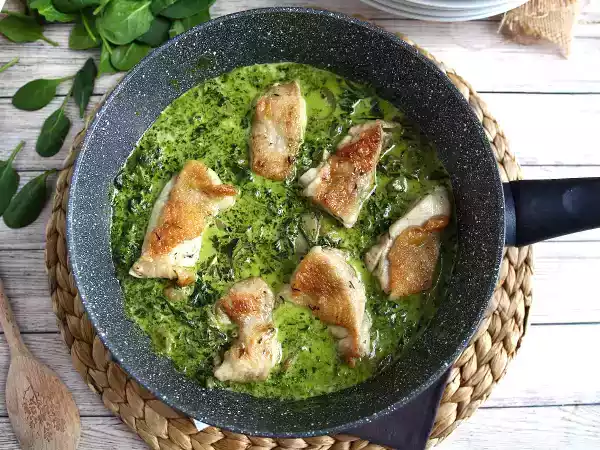 Recipe Chicken with creamy spinach and mushroom sauce