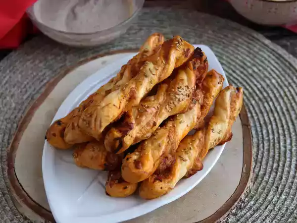 Recipe Puff pastry twists with red pesto and mozzarella