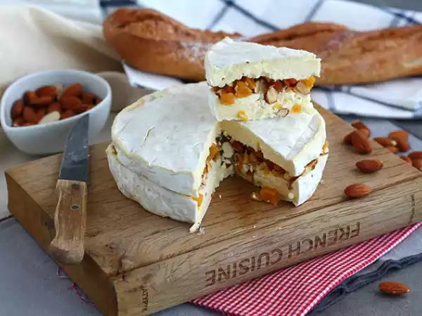 Recipe Stuffed brie with apricots and almonds