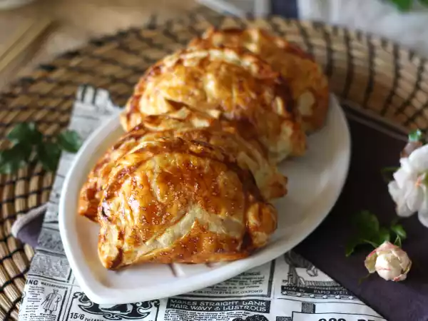 Recipe Apple and hazelnut cream handpies for epiphany
