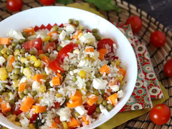 Recipe Vegetarian rice salad: feta, corn, carrots, peas, cherry tomatoes and mint