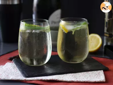 Recipe St-germain spritz with elderflower liqueur, the ultra-fresh summer cocktail