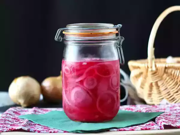 Recipe Onion pickles, perfect to enhance your dishes!