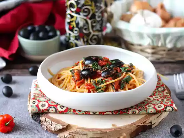 Recipe “spaghetti alla puttanesca” your new favorite pasta dish!