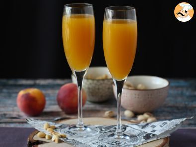 Recipe Bellini, the easy italian peach cocktail you can make at home!