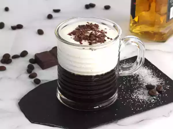 Recipe Irish coffee (coffee with whisky and whipped cream)