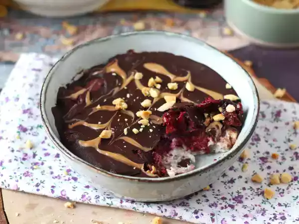 Recipe Overnight oat, red berries and chocolate, a healthy and filling breakfast!