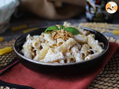 Recipe Pasta with ricotta and walnuts: creamy and crunchy