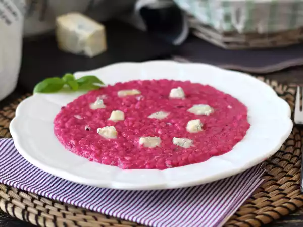 Recipe Beet and gorgonzola risotto: an explosion of color and intense flavors