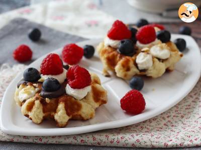 Recipe Fruit, chocolate and whipped cream waffles