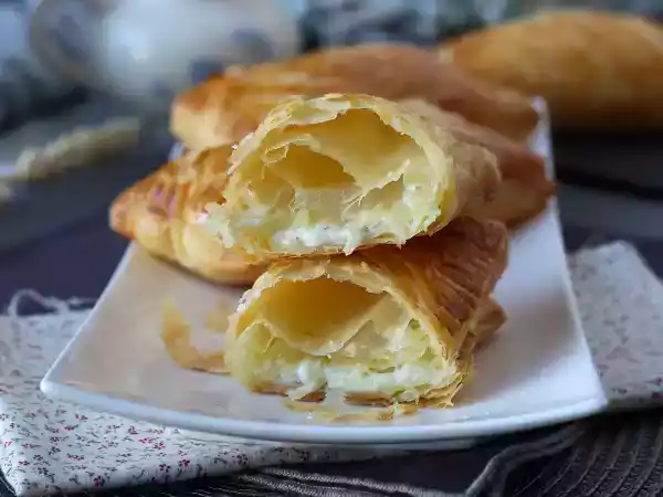 Recipe Cheese puff pastries: a super-easy, regressive recipe