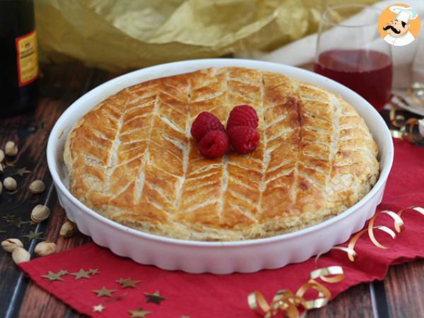 Recipe King cake with raspberry pistachio frangipane