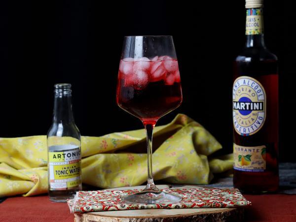 Recipe Martini tonic mocktail, the fresh, fruity alcohol-free cocktail!