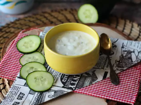 Recipe Greek yogurt, cucumber and onion sauce