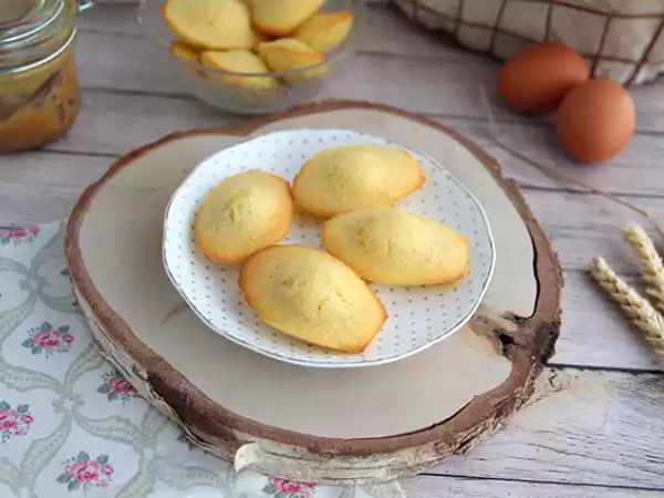 Recipe Easy recipe for plain, fluffy madeleines