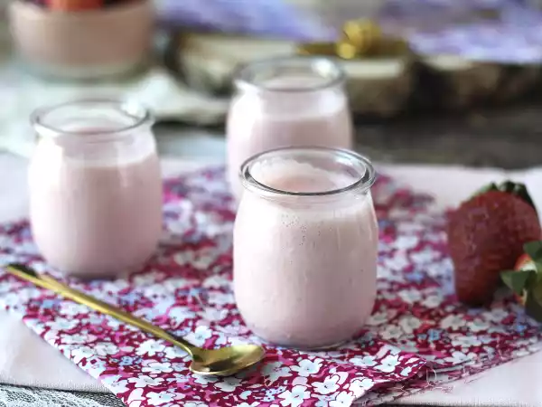 Recipe Healthy, creamy and high protein strawberry petit suisse