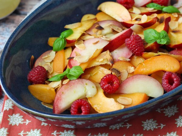 Recipe Fruit salad: peach apricot raspberry super gourmet!