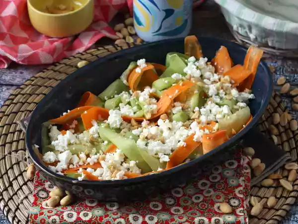 Recipe Vegetable tagliatelle salad with peanut sauce