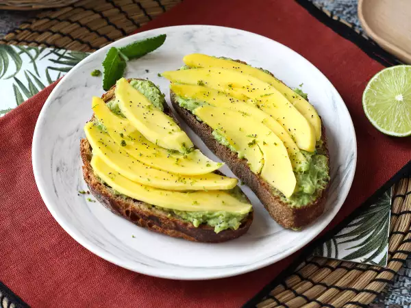 Recipe Avocado toast with mango and lime: a fresh, quick and flavorful recipe