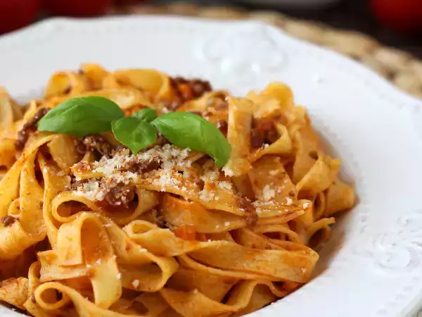 Recipe Pasta with bolognese sauce - tagliatelle al ragù alla bolognese