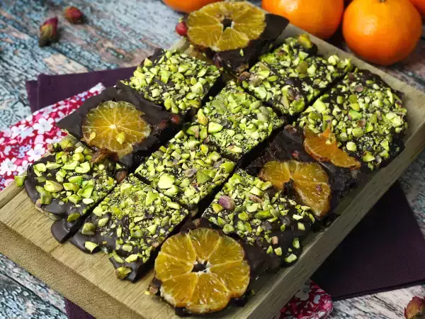 Recipe Pistachio and mandarin chocolate bar, the perfect sweetness for winter!