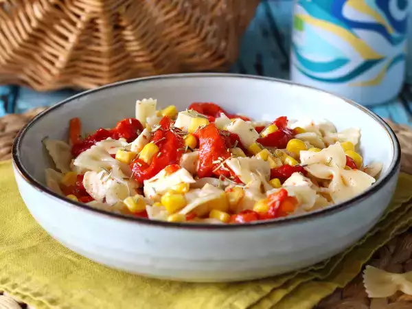 Recipe Cold pasta salad with peppers, corn and mozzarella