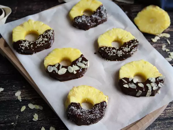 Recipe Chocolate pineapple: the perfect dessert to make with kids