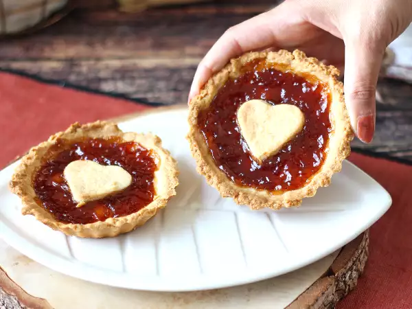 Recipe Strawberry jam valentine's day tarts: homemade romantic treats