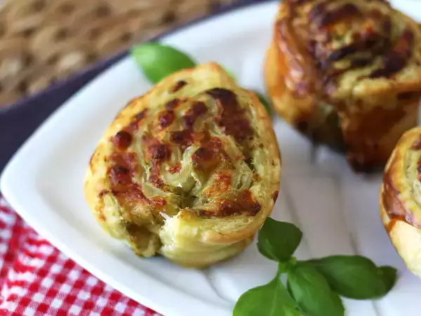Recipe Pesto mozzarella puff pastries with air fryer, ready in 15 minutes!