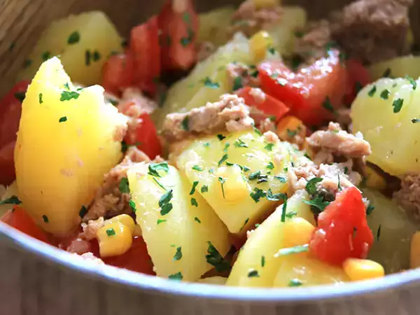 Recipe Potato, tuna, and tomato salad