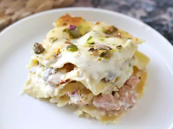 Recipe Salmon, burrata and pistachio lasagne